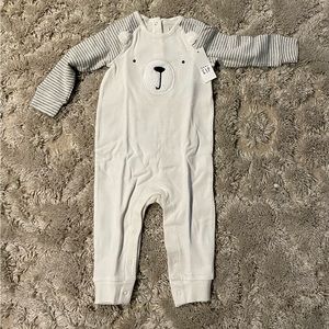 NEW! BabyGAP 6-12mo 🐻‍❄️ polar bear outfit